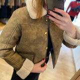Manteau court en peau lainée femme East - Taupe - SUNCOO