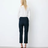 Pantalon capri ADRIAN GRACE & MILA marine – porté de dos