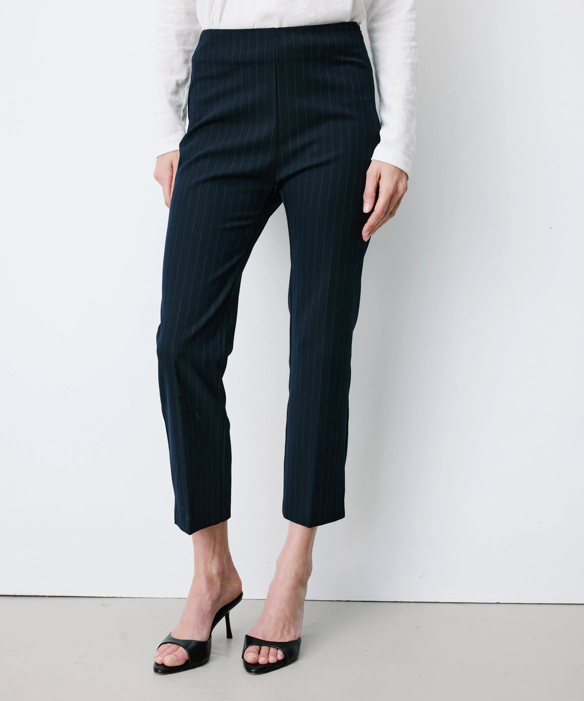 Pantalon capri ADRIAN GRACE & MILA – détail coupe ajustée et longueur 7/8ème