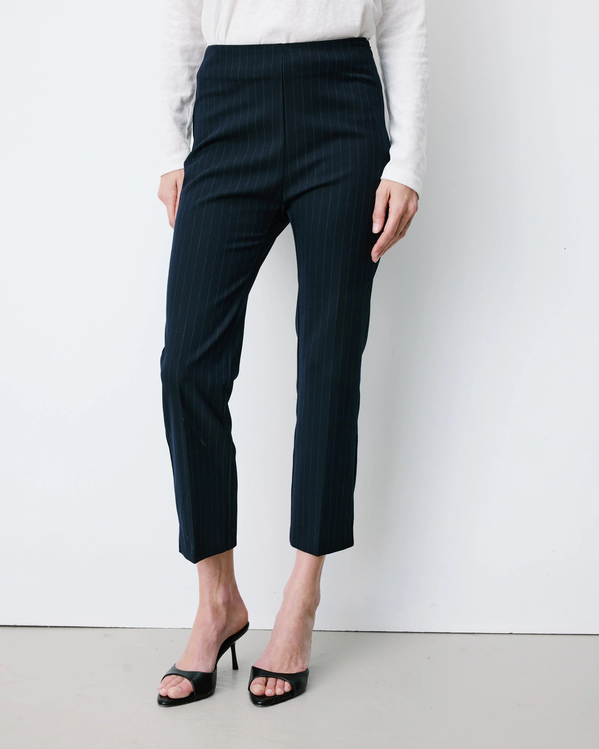 Pantalon capri ADRIAN GRACE & MILA – détail coupe ajustée et longueur 7/8ème
