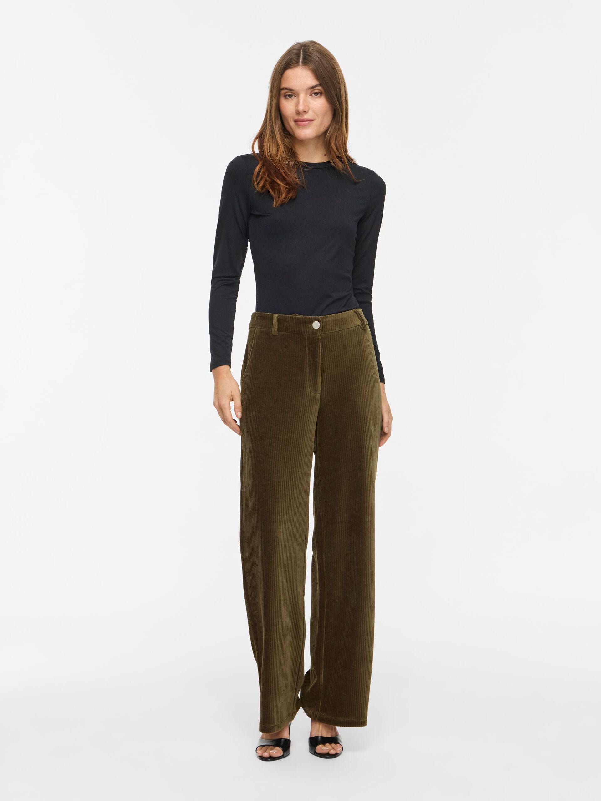 Pantalon large VIKITA VILA Forest Night – porté de face