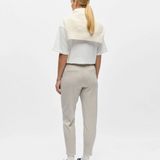 Pantalon slim OBJLISA OBJECT Humus – vue de dos avec taille élastiquée et fausses poches passepoilées
