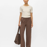 Pantalon large OBJLISA OBJECT Carafe – porté de face avec sac