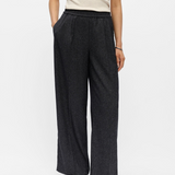 Pantalon large OBJSANJA OBJECT noir – vue portée de face et poches latérales