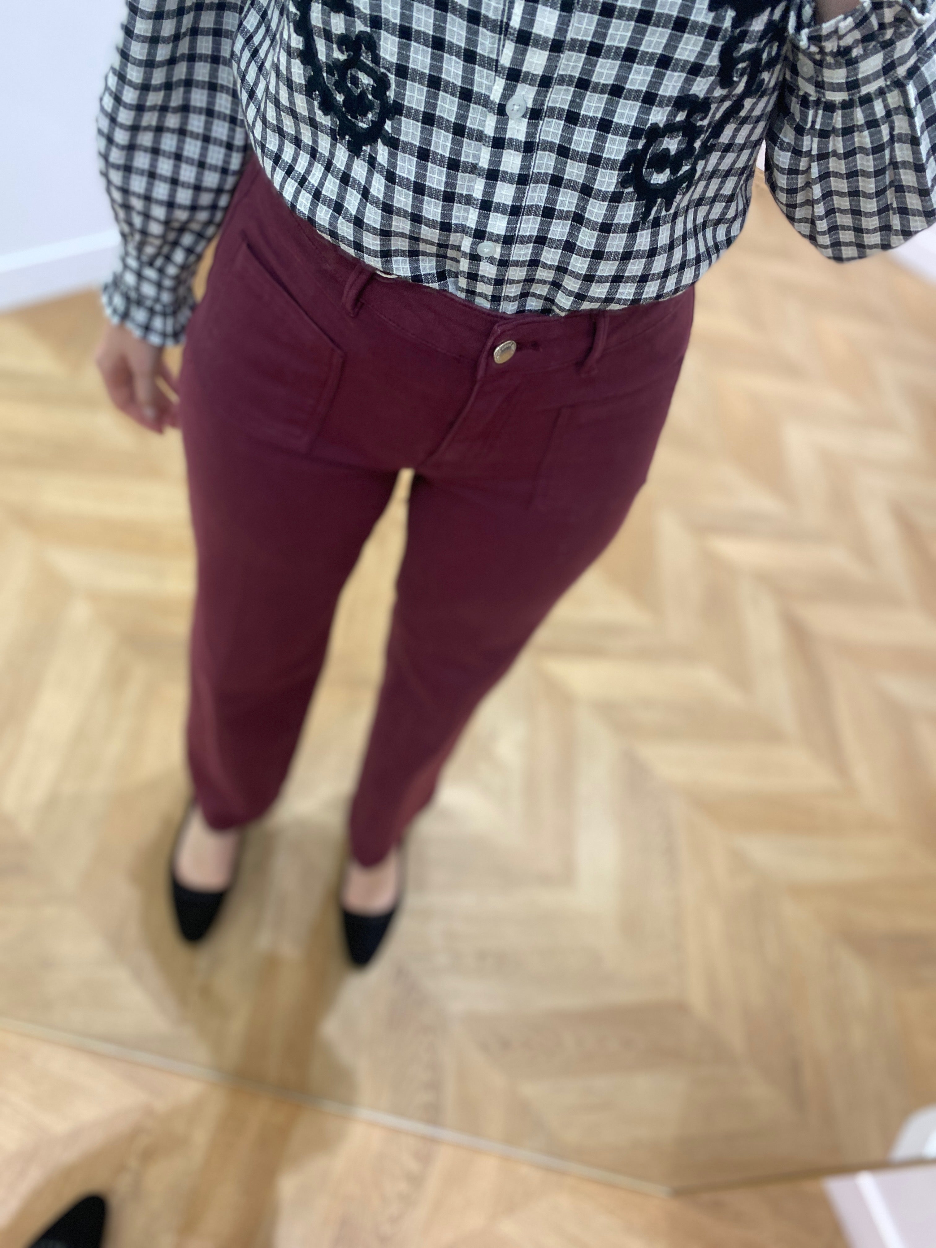Pantalon Book Club C'EST BEAU LA VIE Sève – détail taille et poches devant