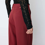 Pantalon NILAY GRACE & MILA – détail de la taille et de la poche passepoilée au dos