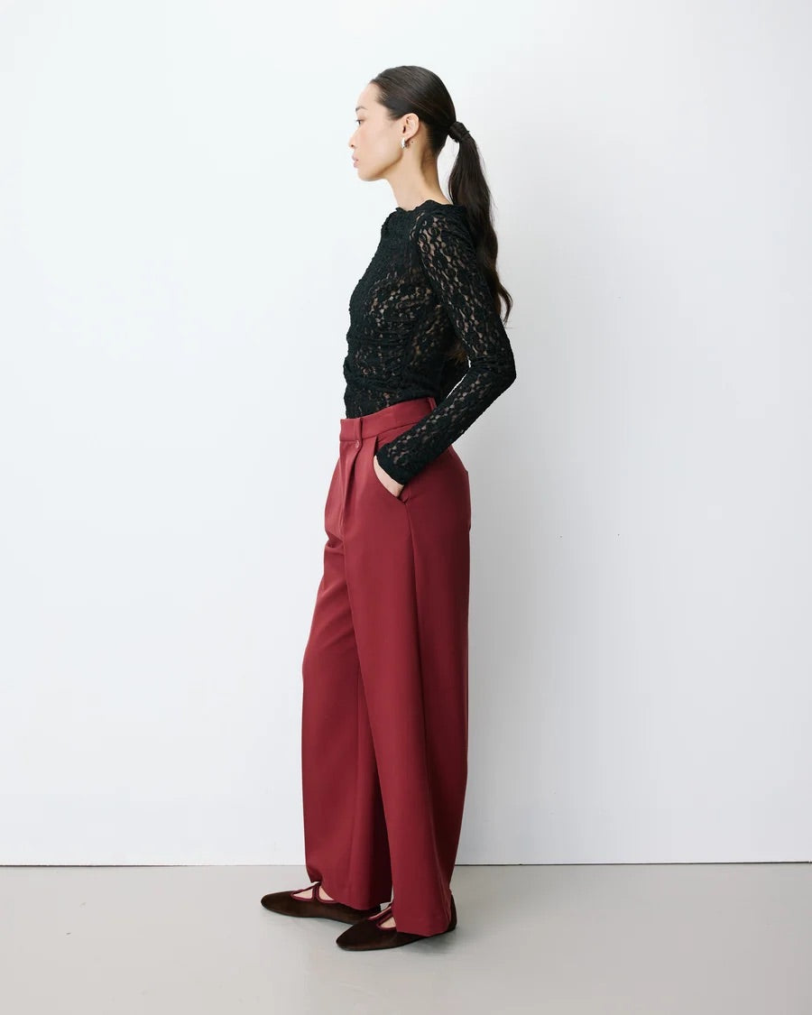 Pantalon NILAY GRACE & MILA terracotta – vue de profil avec poches italiennes