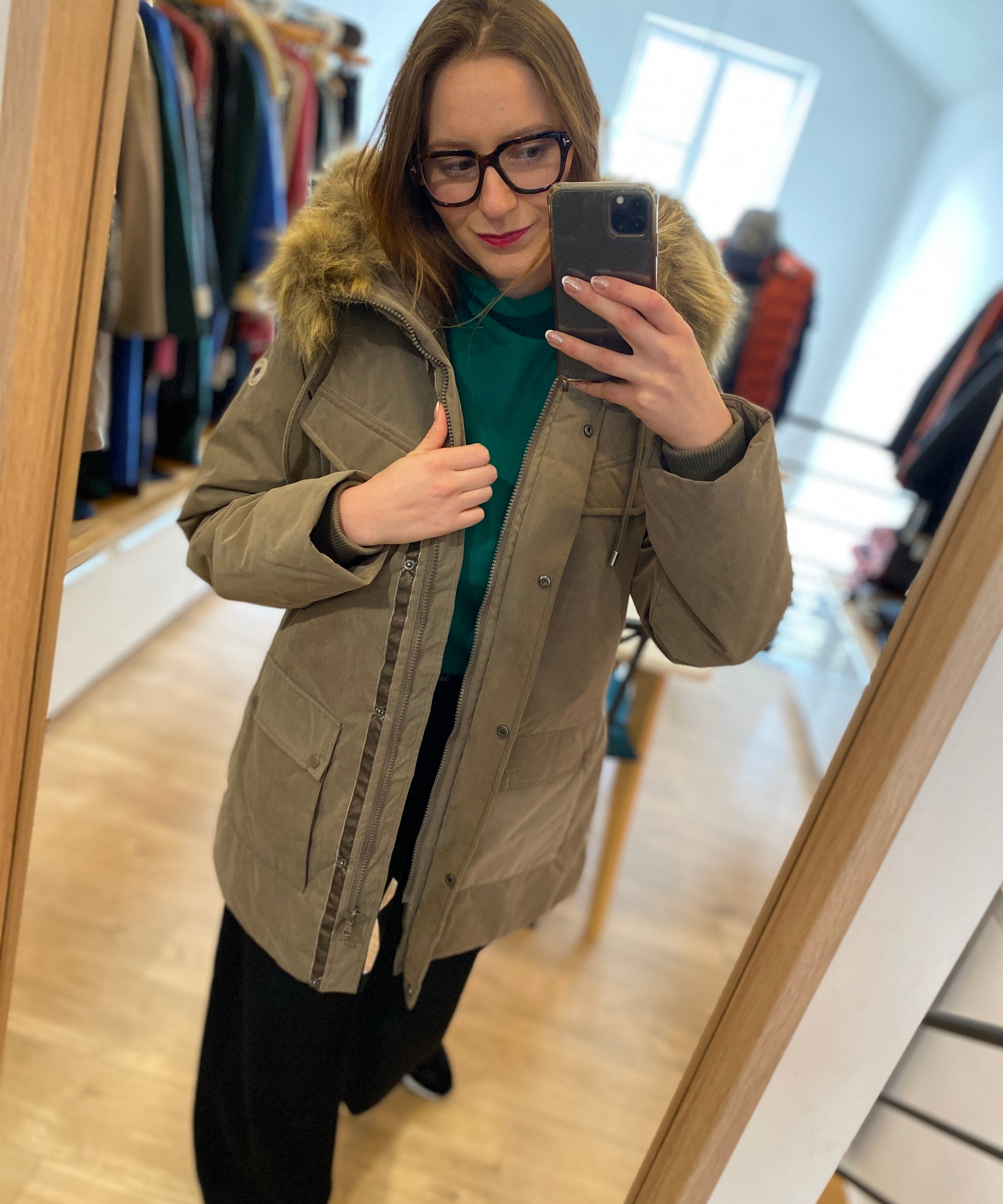 Parka touché peau de pêche avec capuche Ystria - Chataigne - Sun Valley femme