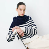 Pull marinière AIMOND GRACE & MILA – porté avec écharpe marine