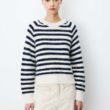 Pull AIMOND GRACE & MILA marine et écru – vue portée de face