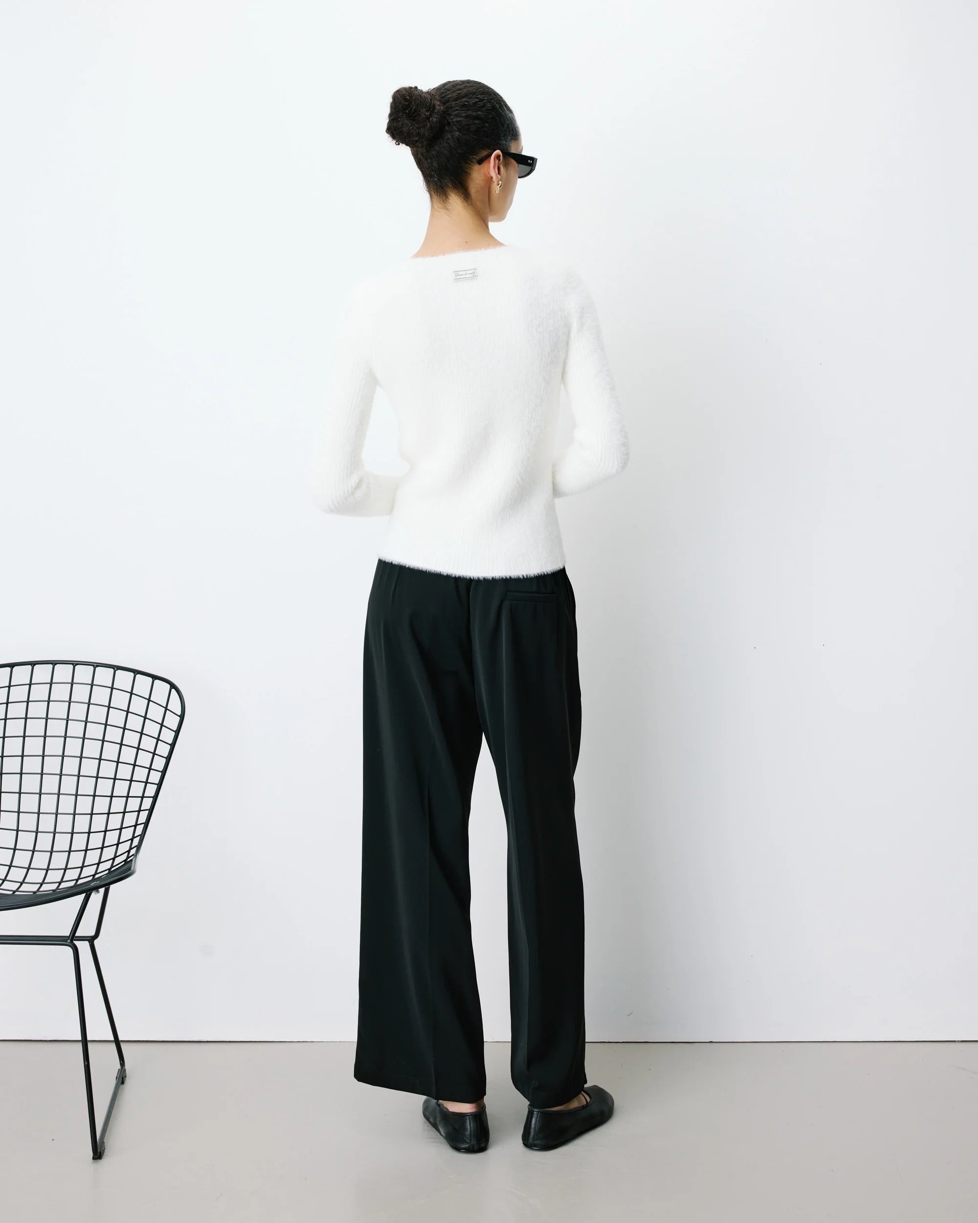 Pull AURYN GRACE & MILA écru – porté de dos