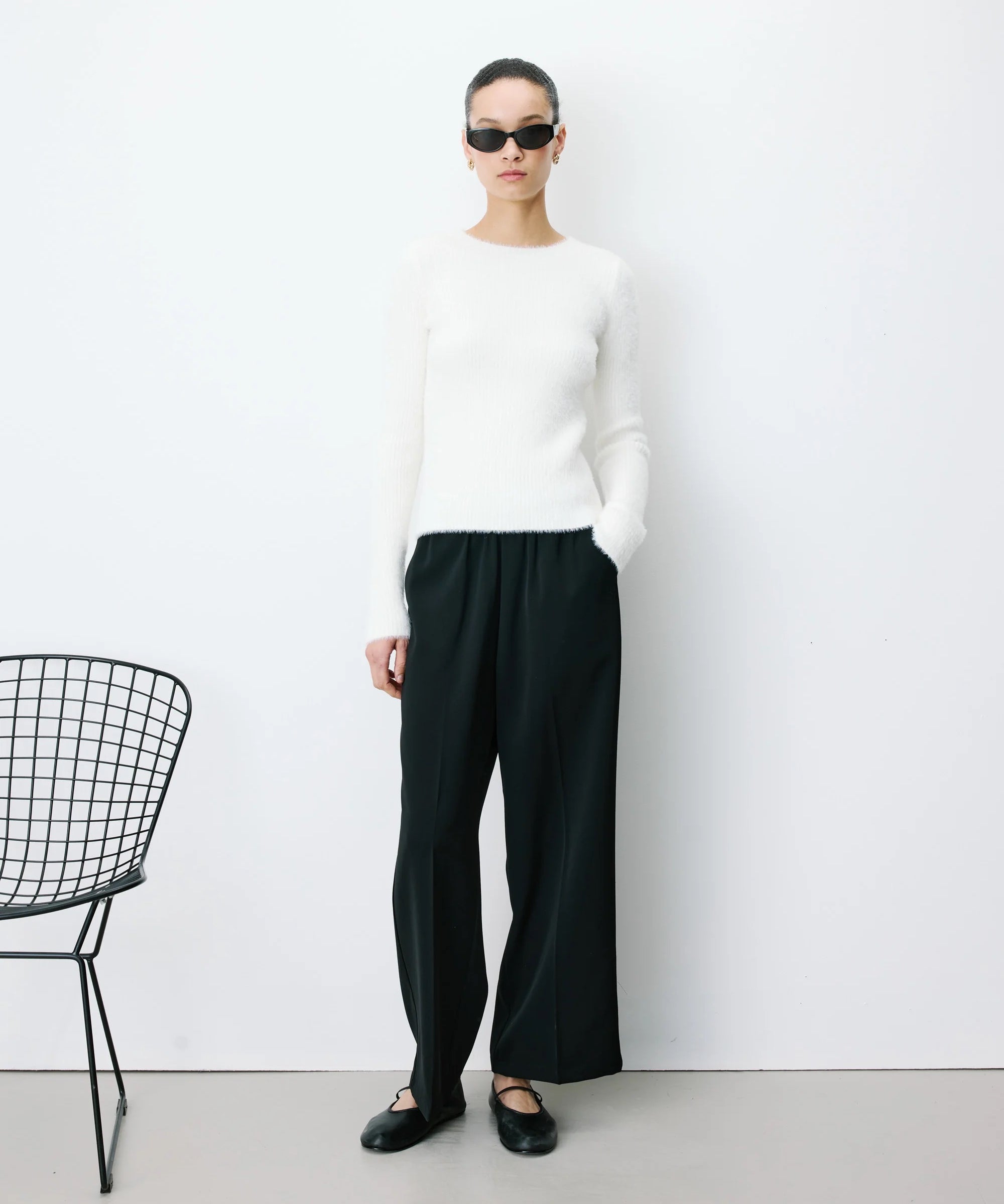 Pull AURYN GRACE & MILA écru – silhouette portée de face