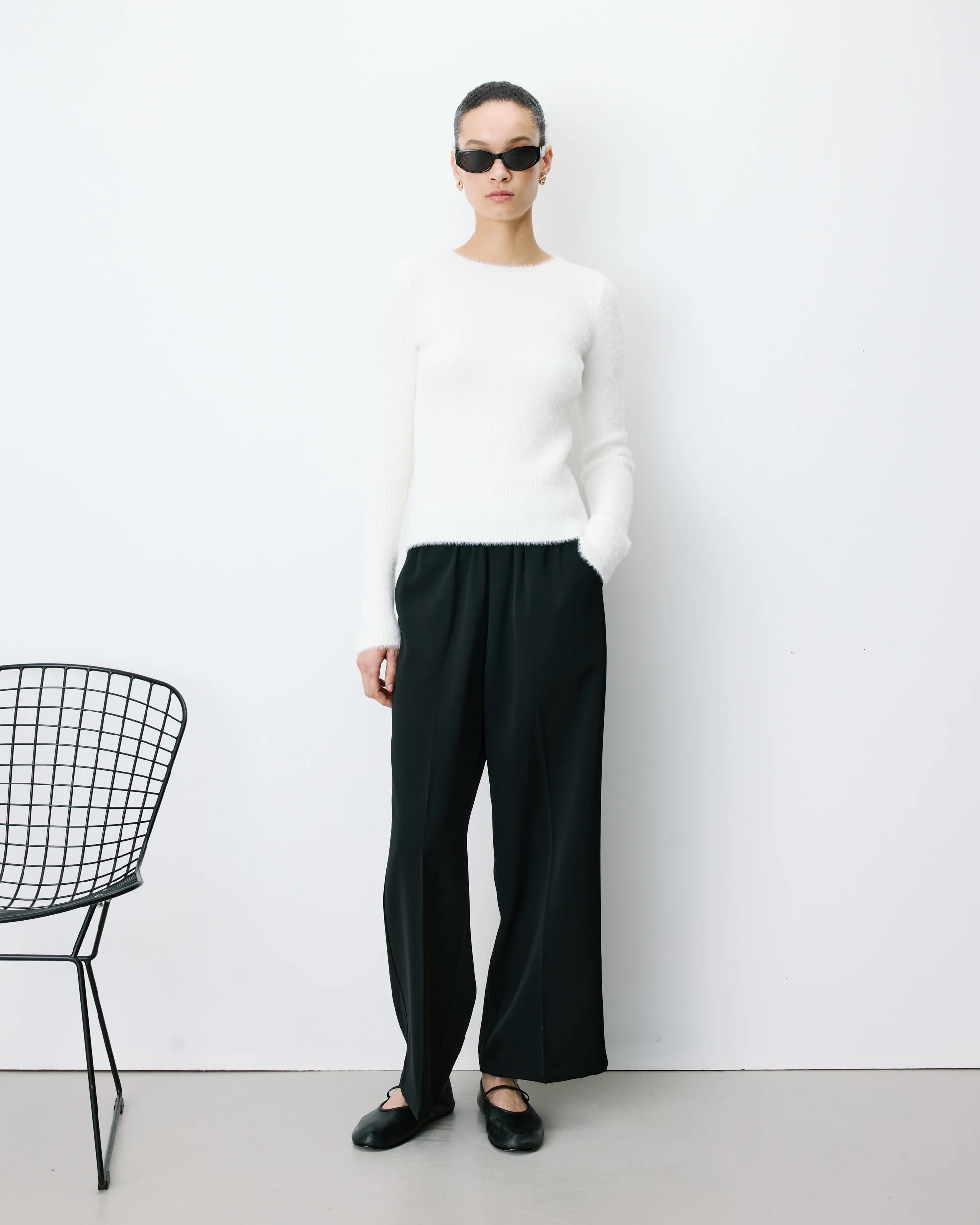Pull AURYN GRACE & MILA écru – silhouette portée de face