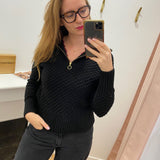Pull noir Lola Espeleta en maille texturée avec col montant zippé et finitions côtelées