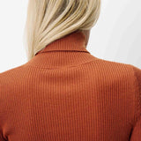 Pull ALFRED GRACE & MILA Coffee – détail du col roulé et de la maille côtelée au dos