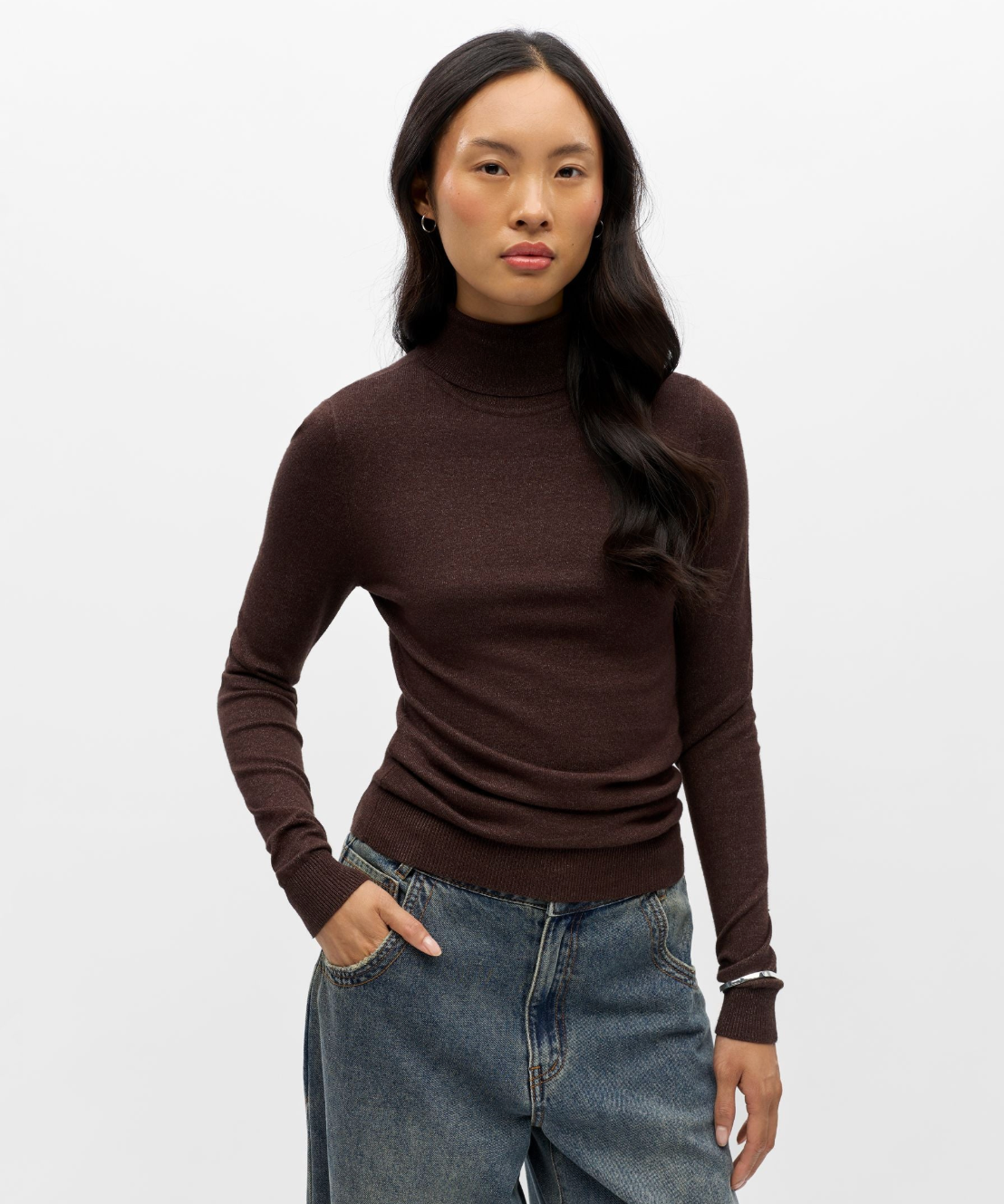 Pull OBJTHESS OBJECT Seal Brown – détail col roulé et maille