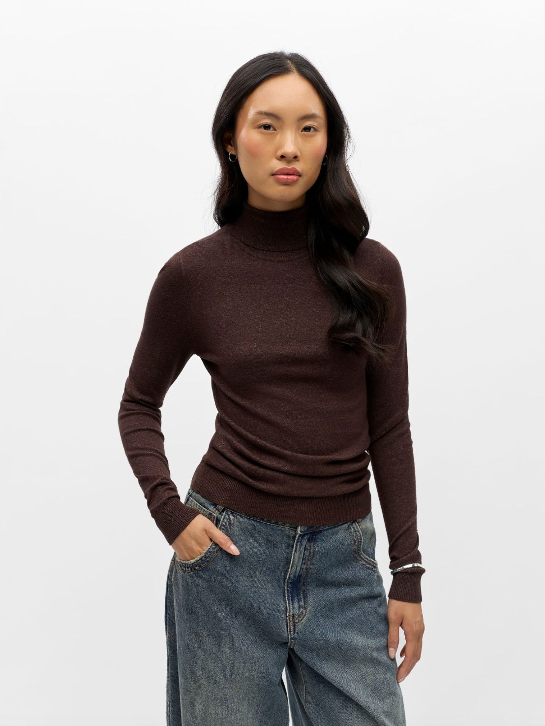 Pull OBJTHESS OBJECT Seal Brown – détail col roulé et maille
