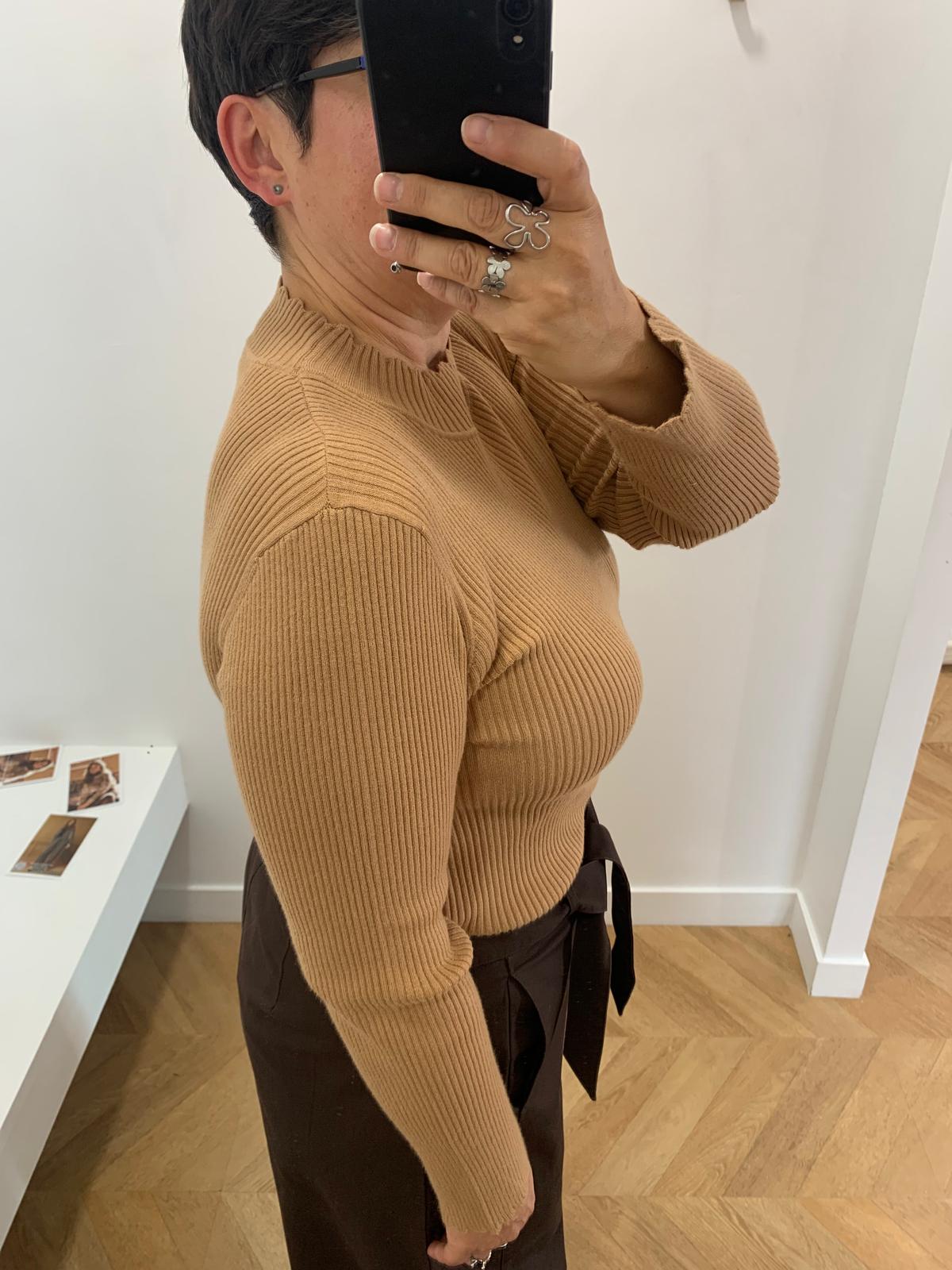 Pull ESSENTIEL C'EST BEAU LA VIE Latte – porté de profil
