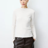 Pull ALINO GRACE & MILA ivoire – porté de face, détail coupe ajustée