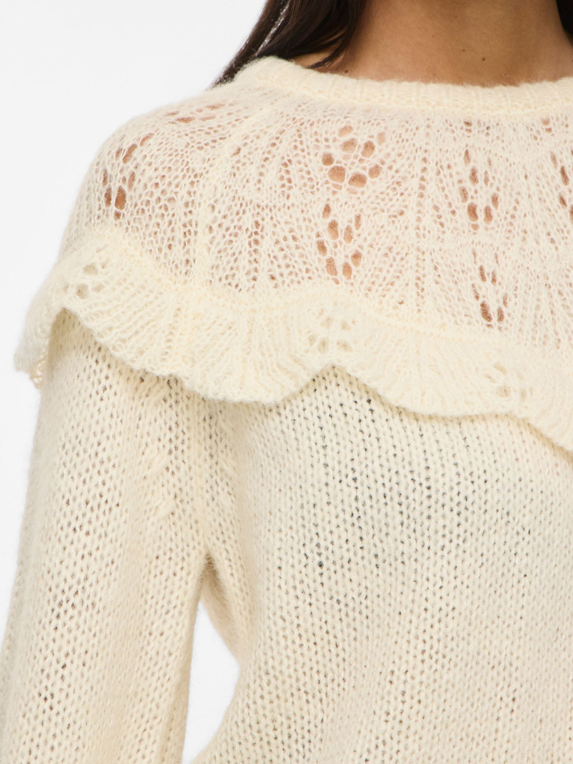 Pull VIMOYANO VILA Birch – détail de la maille ajourée et du volant festonné