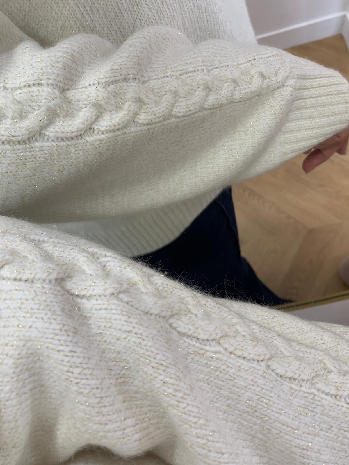 Pull SCANDI FOLK C'EST BEAU LA VIE écru – détail torsades et fils métallisés