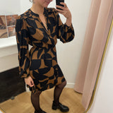 Robe courte graphique Selia - Chocolat - GRACE & MILA