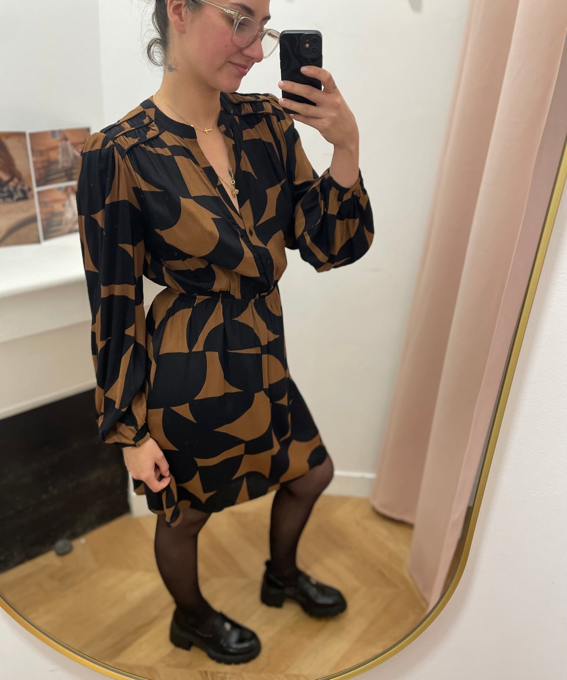 Robe courte graphique Selia - Chocolat - GRACE & MILA
