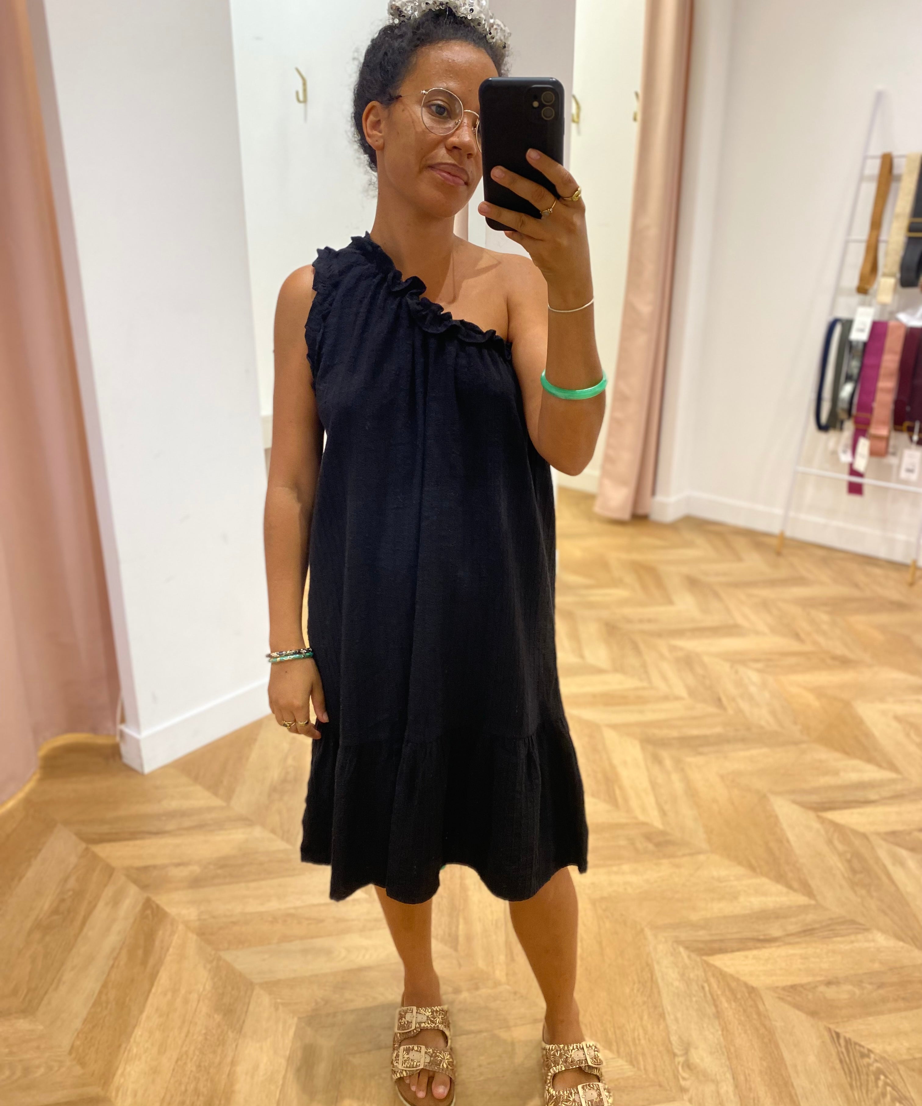 Robe Viserino VILA Black Beauty à encolure asymétrique