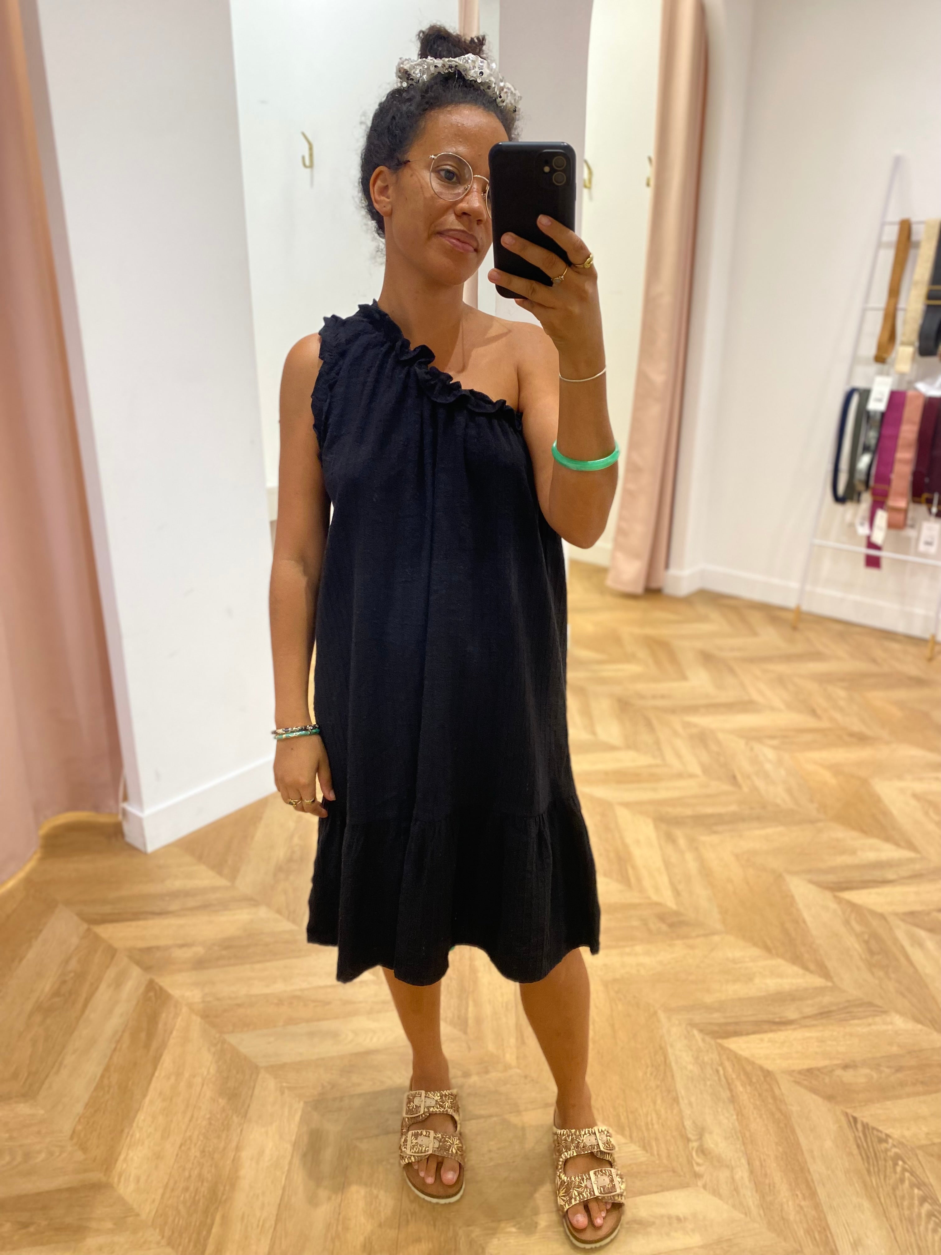 Robe Viserino VILA Black Beauty à encolure asymétrique