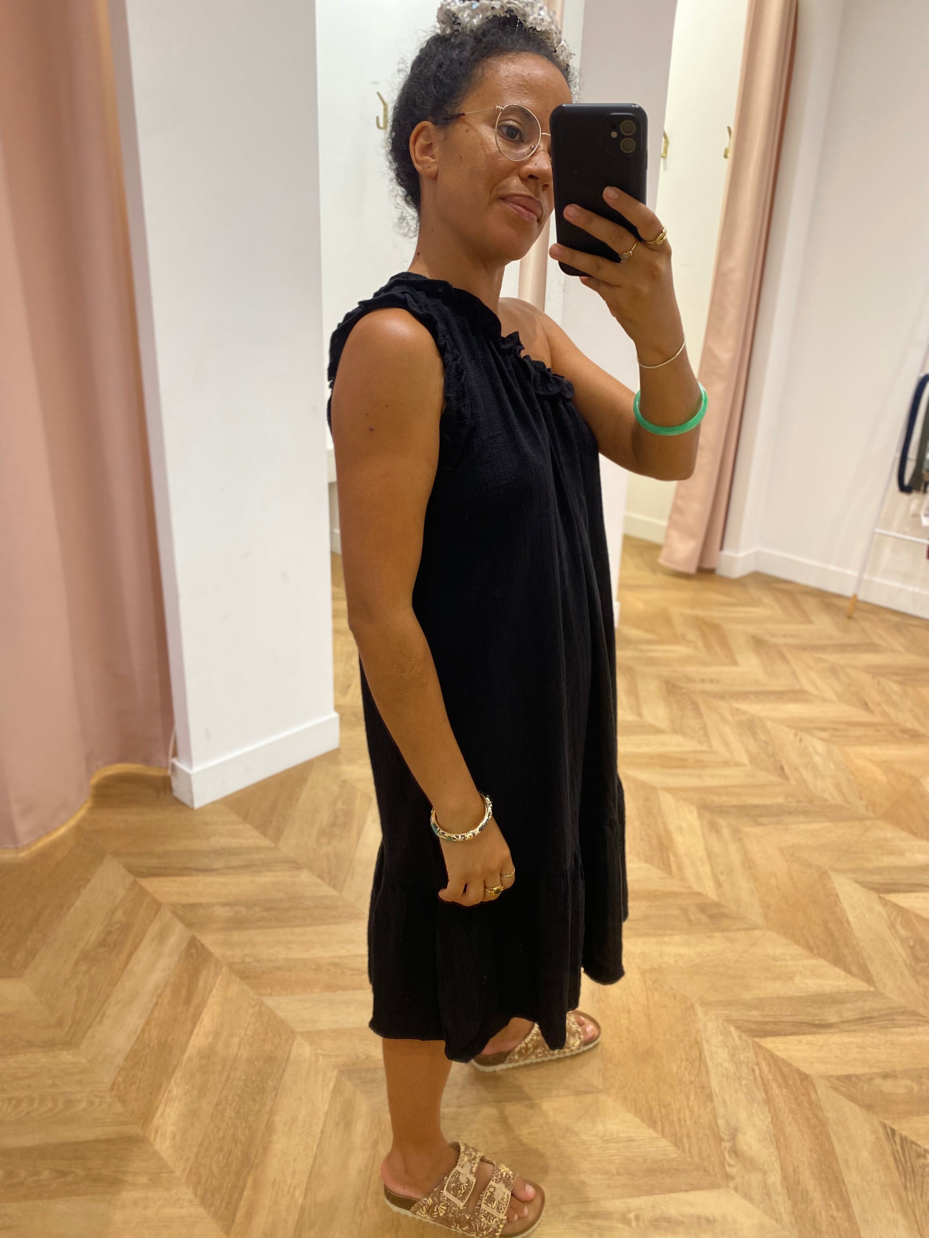 Robe courte Viserino VILA portée de profil