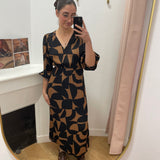 Robe longue graphique Shelly - Chocolat - GRACE & MILA