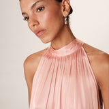 Robe longue en satin avec une encolure montante Rose - Rose - GRACE & MILA