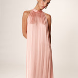 Robe longue en satin avec une encolure montante Rose - Rose - GRACE & MILA