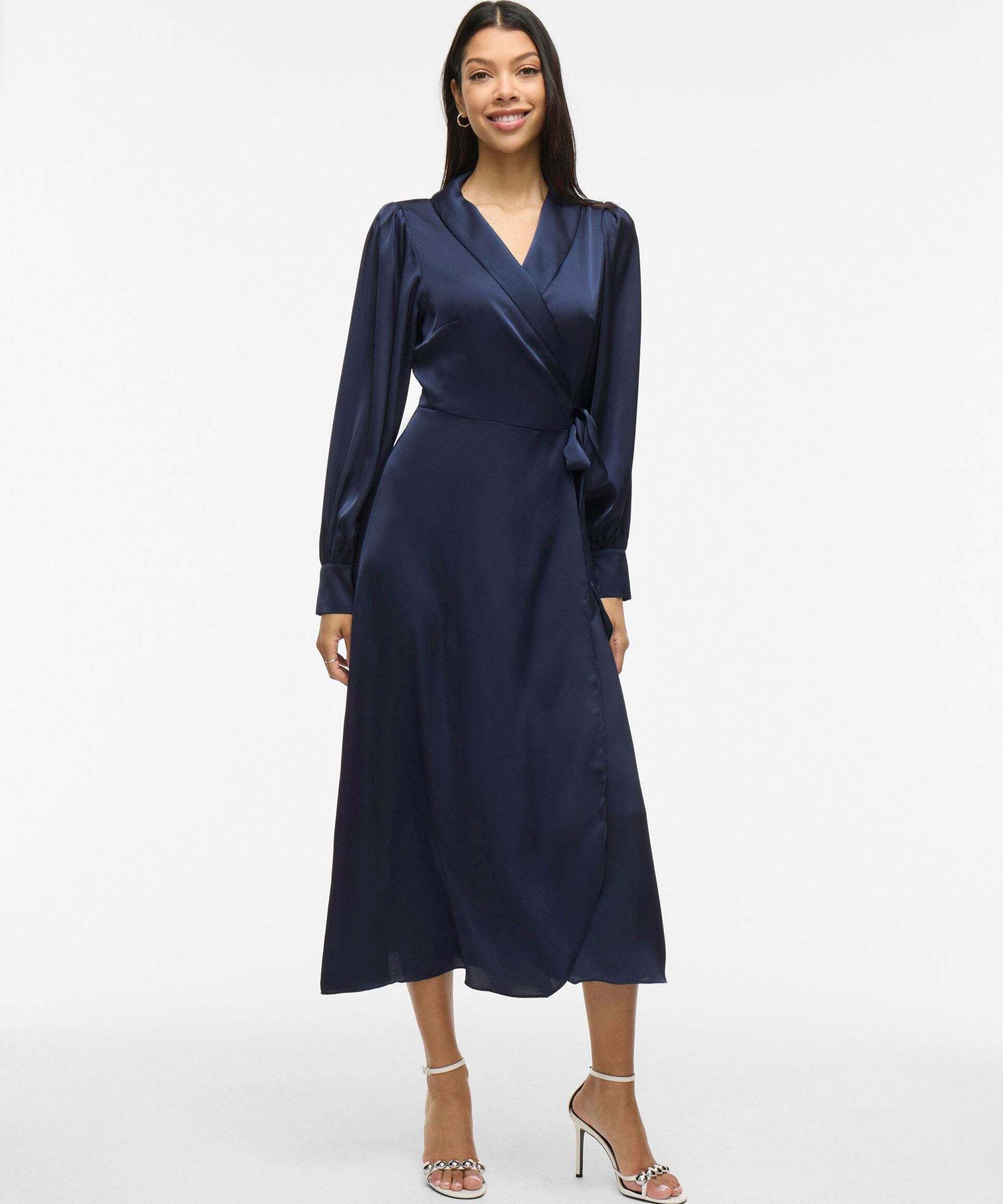 Robe cache-cœur mi-longue VILA bleu marine – portée de face