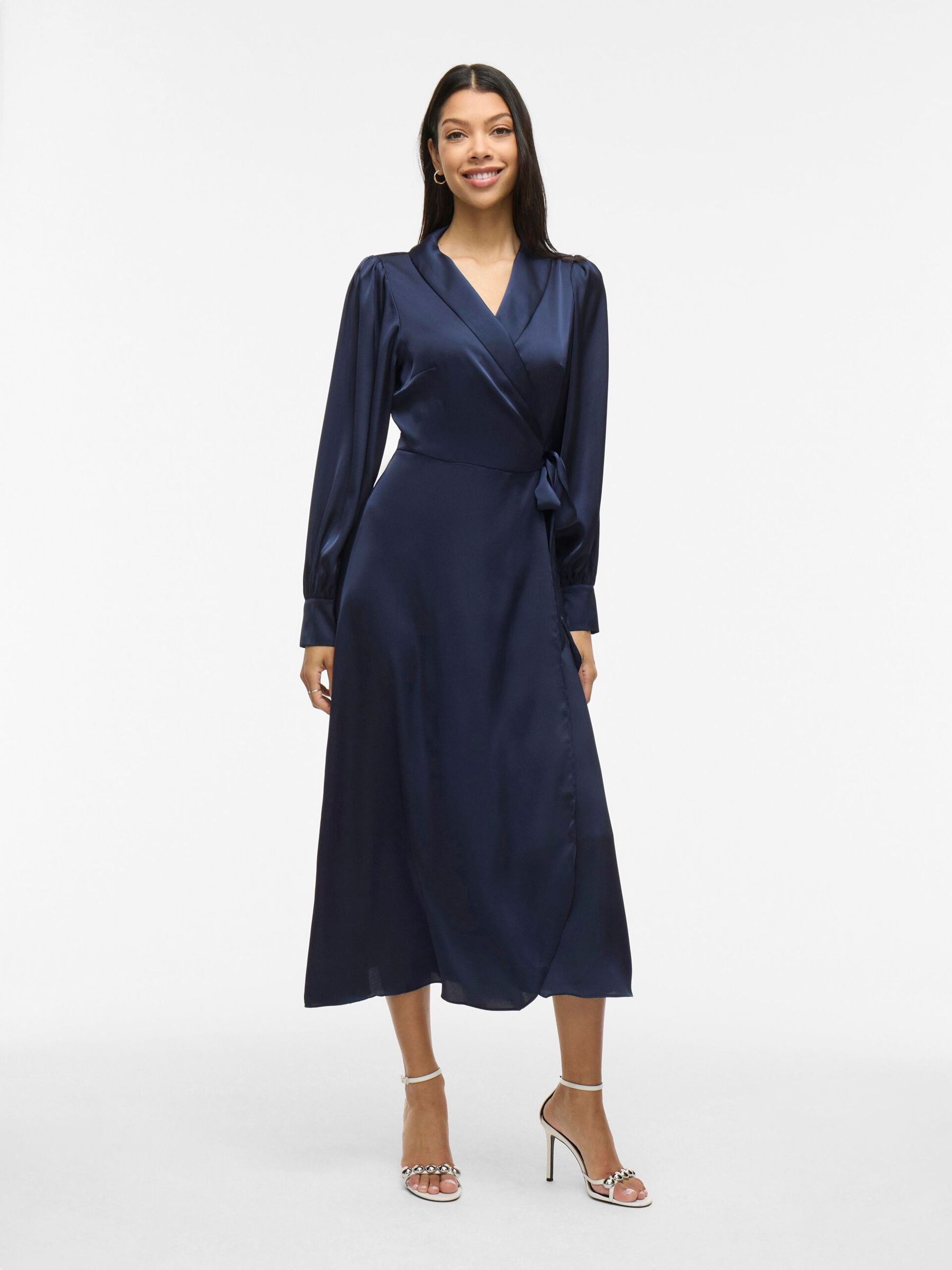 Robe cache-cœur mi-longue VILA bleu marine – portée de face