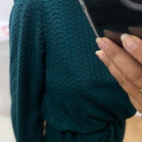 Robe VILYRI VILA vert sapin – gros plan sur la texture du tissu et les motifs chevrons