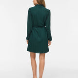 Robe courte VILYRI VILA vert sapin – portée de dos avec manches longues