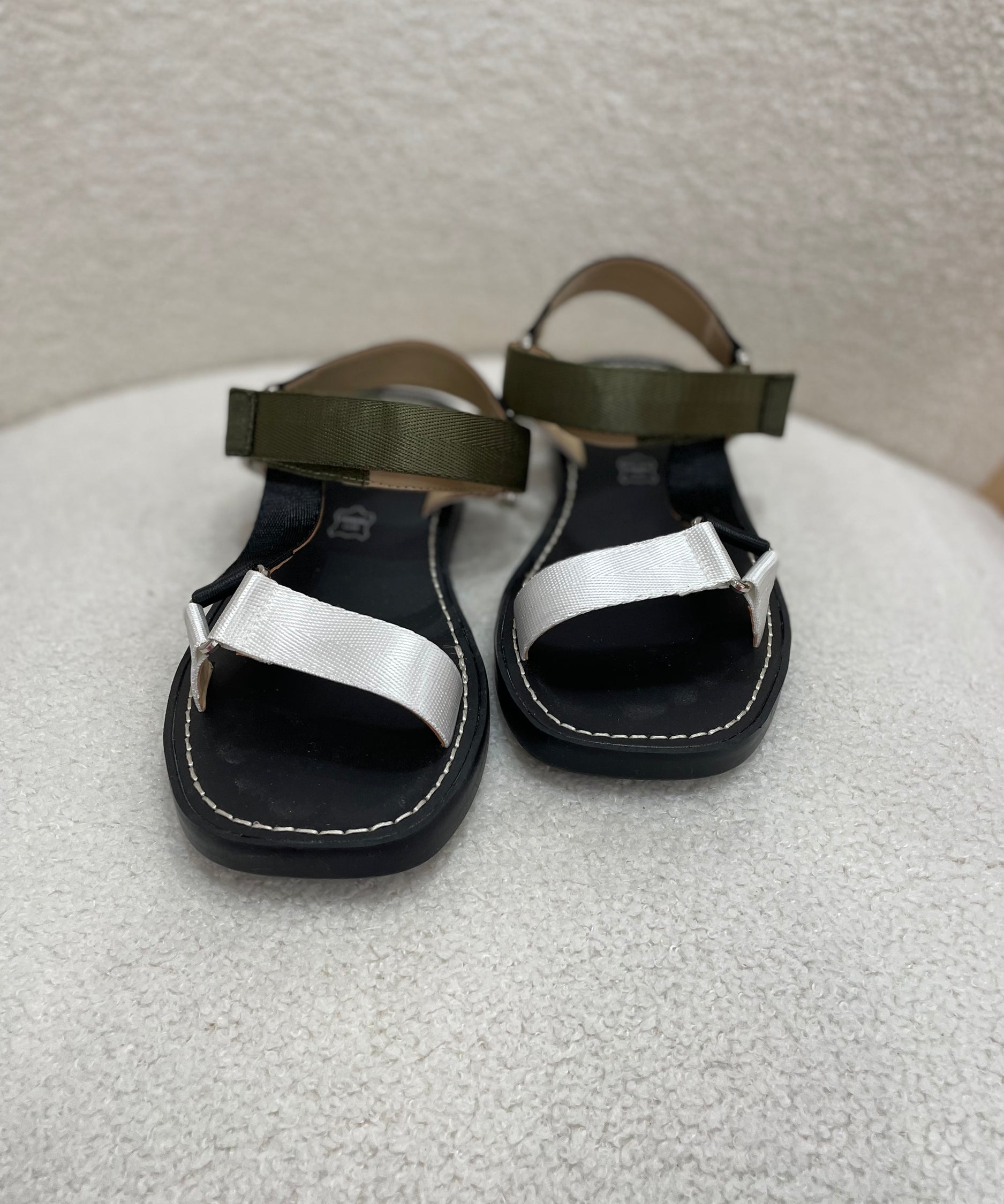 Sandales plates - kaki - Vanessa Wu