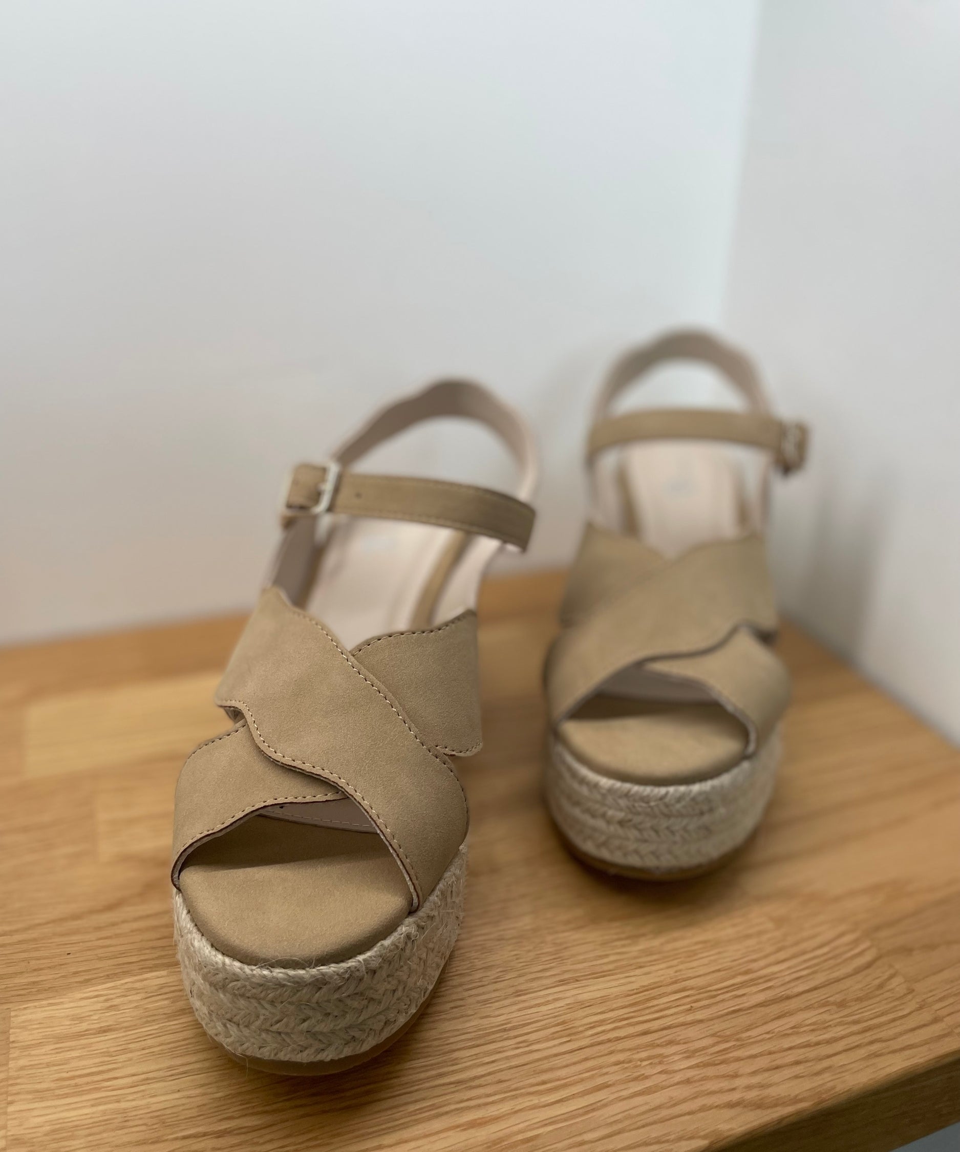 Compensées à brides croisées - Beige - VANESSA WU