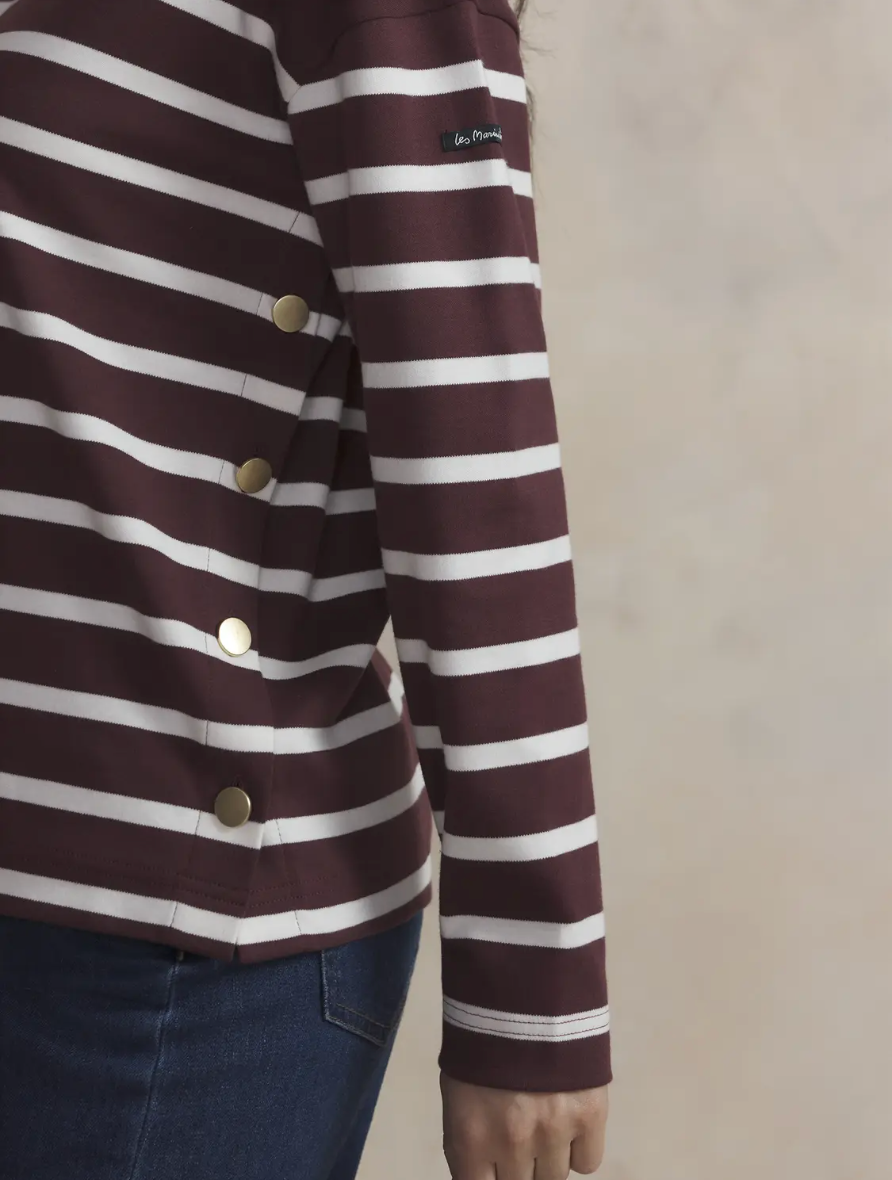 Marinière YANNATEE TBS – détail porté des boutons dorés et rayures