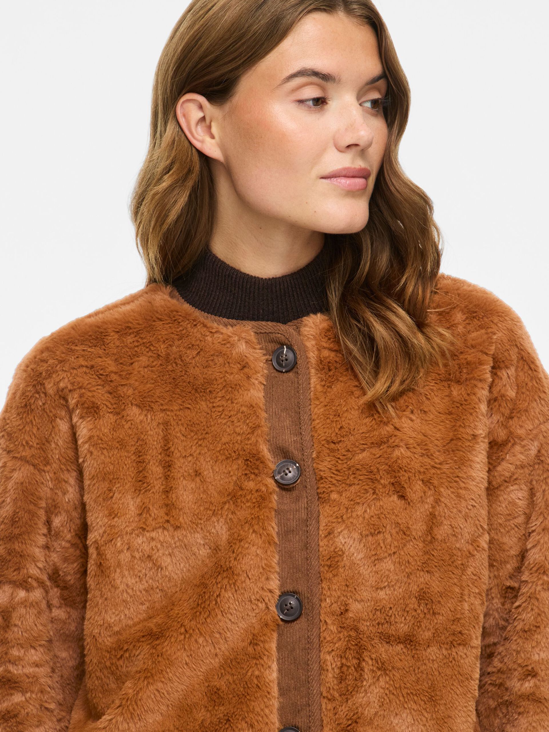 Veste VIAVO VILA Nuthatch – détail effet fourrure et boutons