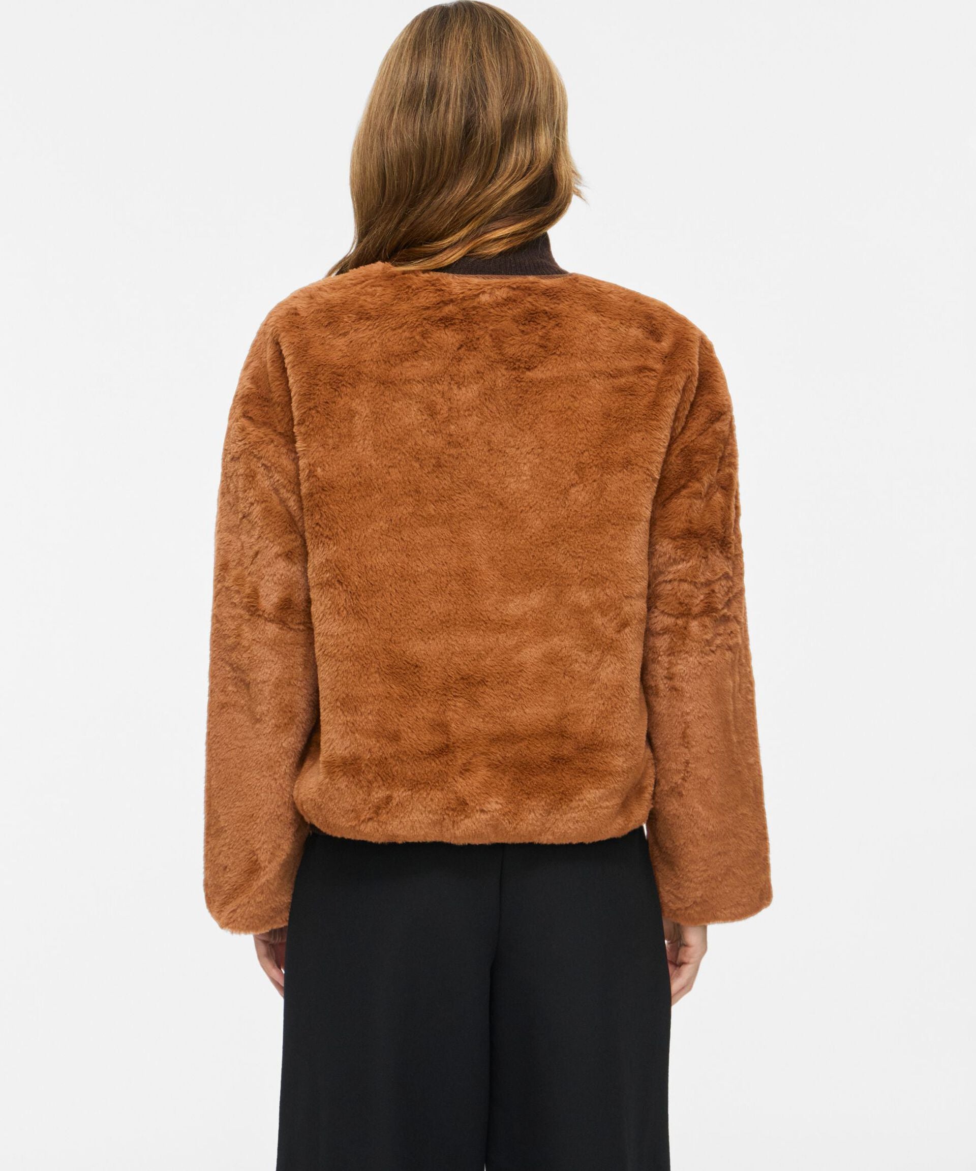 Veste effet fourrure VIAVO VILA Nuthatch – portée de dos