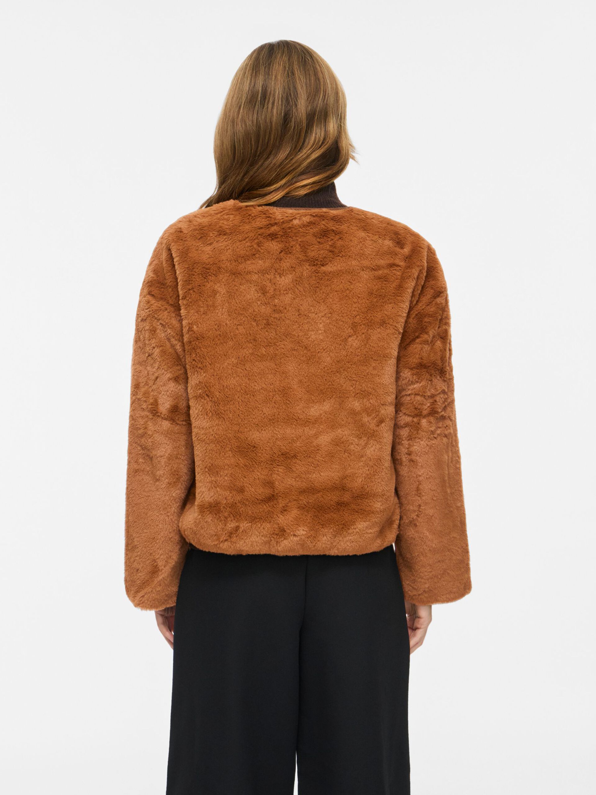 Veste effet fourrure VIAVO VILA Nuthatch – portée de dos