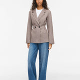 Veste blazer VISOLENE VILA Coffee Bean – portée de face avec jean