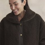 Veste MAYSAVES TBS brun – détail porté du grand col et des boutons-pression