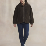 Veste réversible MAYSAVES TBS brun – face sherpa portée avec jean