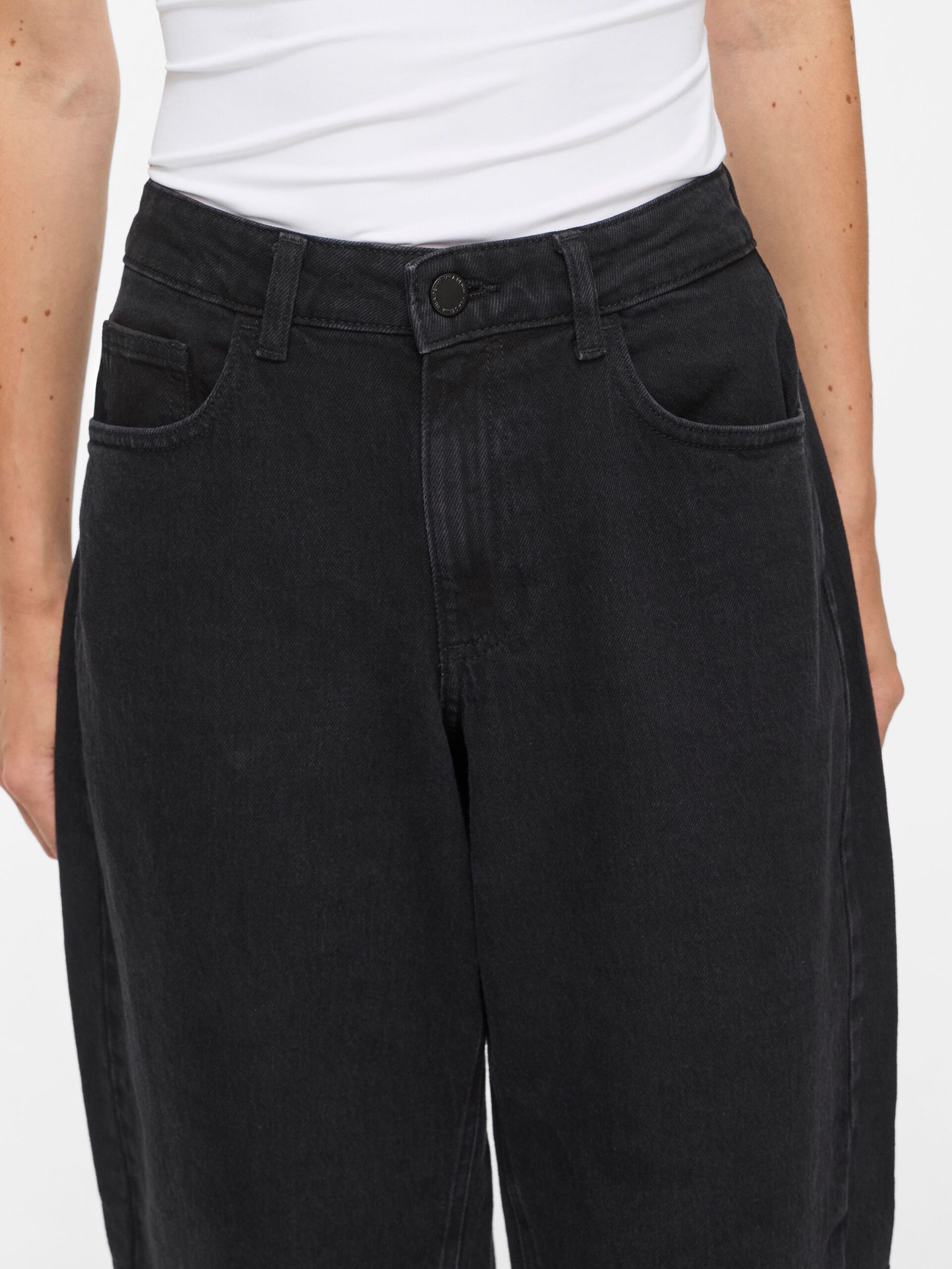 Détail taille mi-haute et poches du jean VIBRADY VILA noir